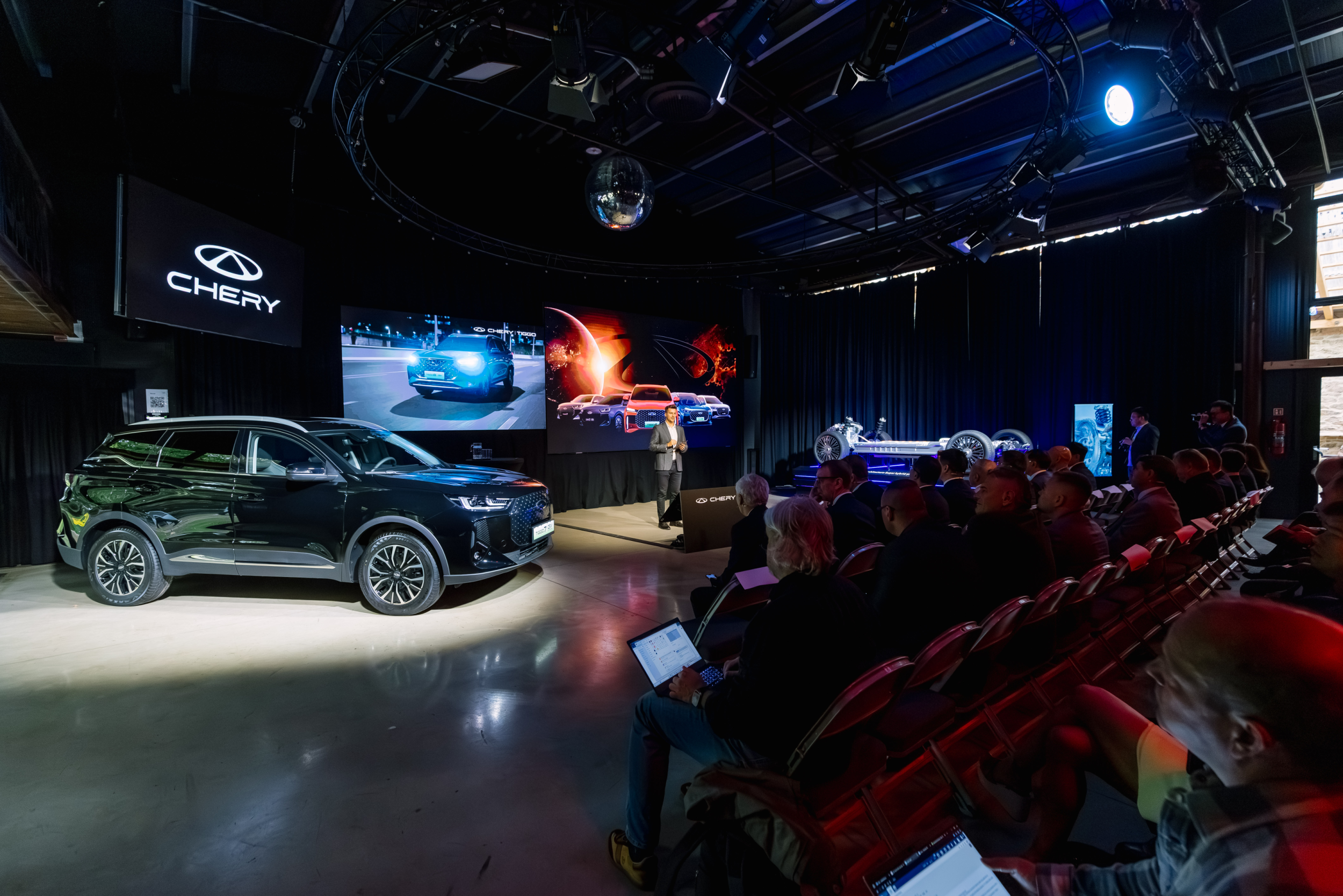 Chery oficiálně zahájilo prodej v Česku. V nabídce jsou modely Tiggo 4 HEV, Tiggo 7 a Tiggo 8 v hybridní i benzínové verzi, všechny se zárukou 7 let.